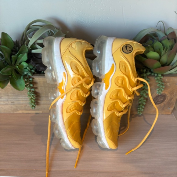 Nike Air Vapor Max Plus Women "Go the Extra Smile" Yellow/Orange Color - Picture 3 of 5